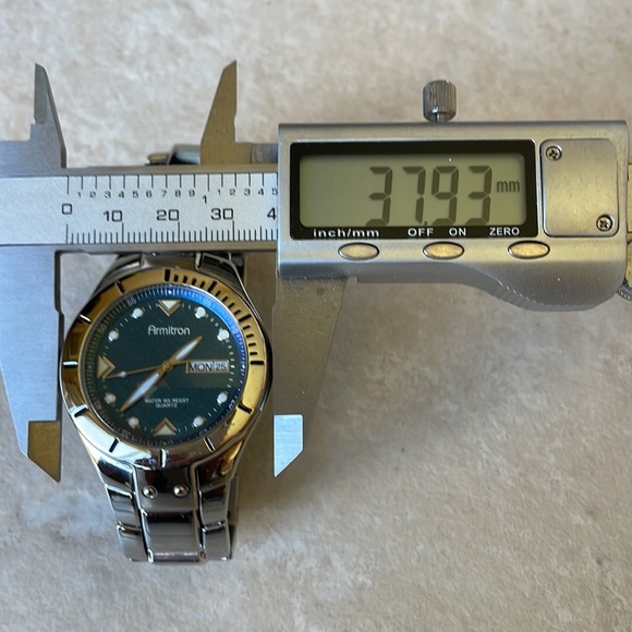 Armitron men battery water resistant 165ft stainless steel date&day - Picture 8 of 8